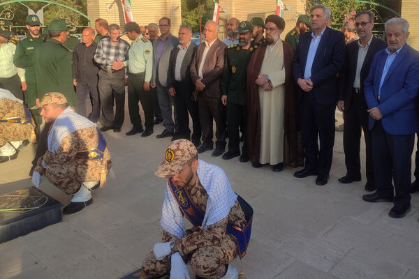 غبار روبی و عطر افشانی قبور شهدا در شهرستان آباده 