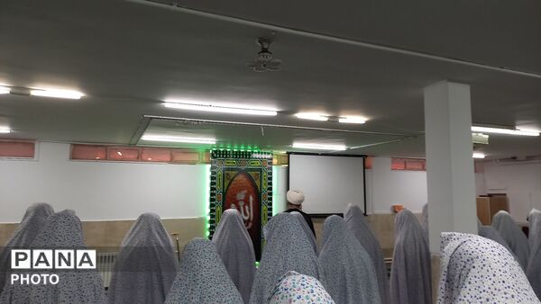 اولین نماز جماعت در مدرسه شاهد قدسیان نیشابور 