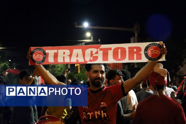 شادی مردم ارومیه از قهرمانی تیم فوتبال تراکتور