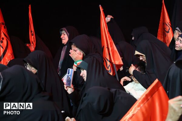 گردهمایی مردم همدان در پاسداشت مقام رهبر شهید انقلاب در رواق کشوردوست
