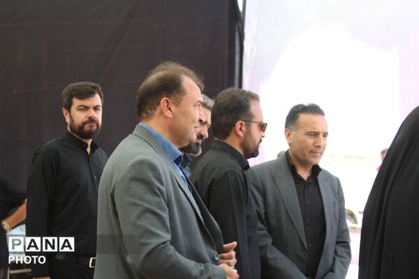 خدمت‌رسانی به زائران در حال برگشت از مشهد مقدس در موکب روستای کرک