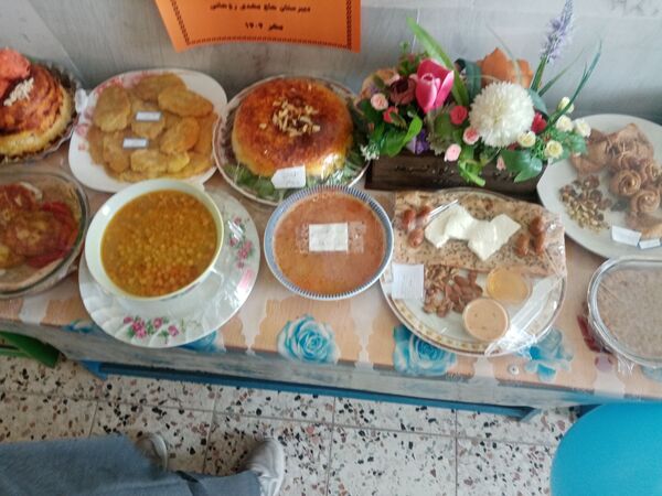 جشنواره غذای سالم در مدرسه حاج مهدی روحانی