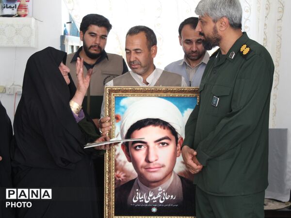 دیدار مسئولان بسیج سازندگی و بسیجیان با خانواده شهید علی ایمانی در شوقان