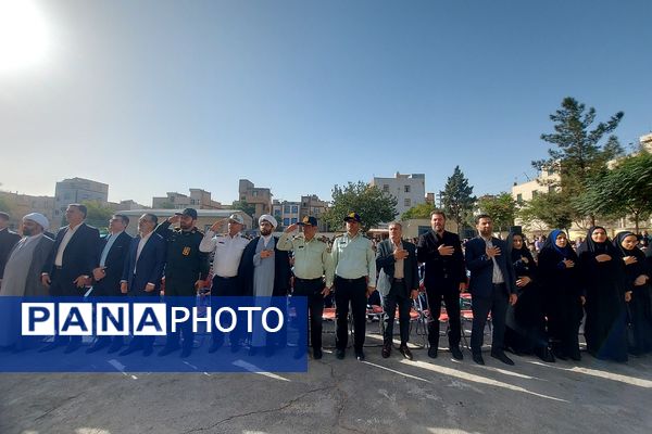 نواختن زنگ بازگشایی مدارس در دبستان علی بن ابیطالب(ع) باقرشهر