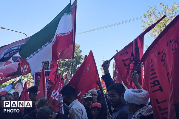 مشهد در سوگ؛ بدرقه باشکوه رهبر شهید انقلاب در جوار بارگاه رضوی