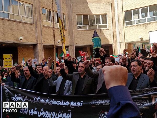 آخرین بدرقه؛فرهنگیان و دانش‌آموزان در سوگ رهبر شهیدشان