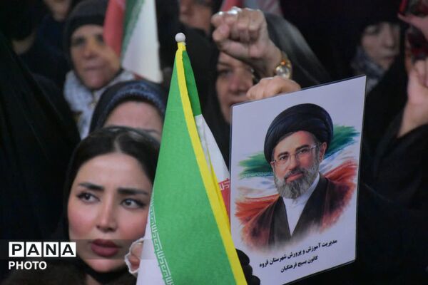 حضور پرشور مردم قروه با سخنرانی نایب رئیس مجلس شورای اسلامی