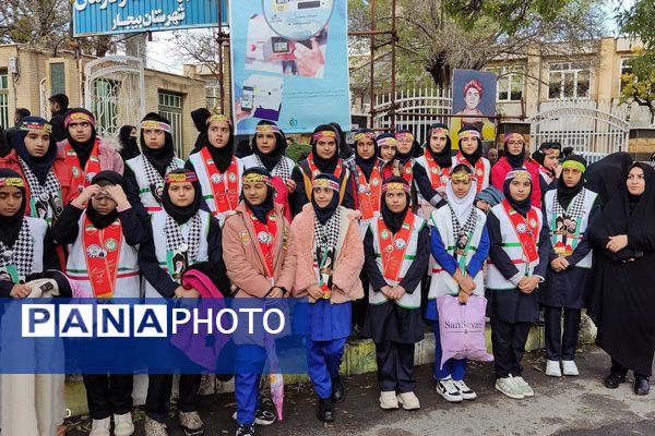 حضور پرشور دانش‌آموزان و مردم بیجار در راهپیمایی ۱۳ آبان