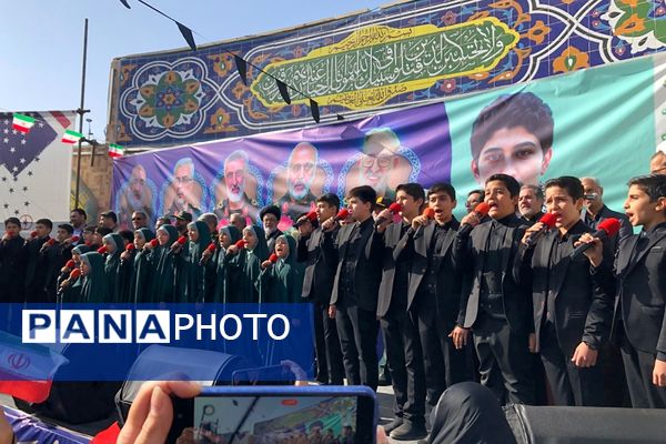 اجتماع عظیم دانش آموزان ناحیه دو شهرری به مناسبت یوم الله ۱۳ آبان در میدان نماز