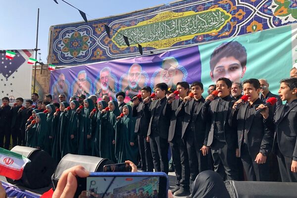 اجتماع عظیم دانش آموزان ناحیه دو شهرری به مناسبت یوم الله ۱۳ آبان در میدان نماز