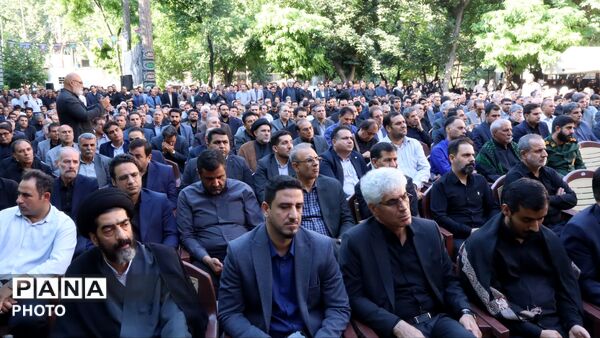 وداعِ اشک‌آلودِ هزاران فرهنگی با رهبرِ شهیدِ آسمانی