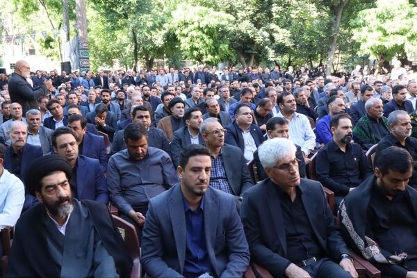 وداعِ اشک‌آلودِ هزاران فرهنگی با رهبرِ شهیدِ آسمانی