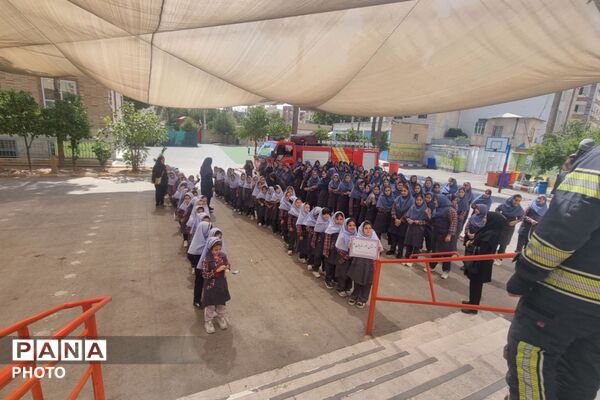 زنگ ایمنی در دبستان خورسندیان به مناسبت روز آتش‌نشان
