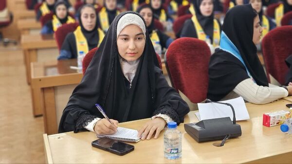 دیدار صمیمی دانش‌آموزان با استاندار کهگیلویه و بویراحمد 