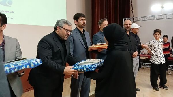 مراسم تجلیل از برگزیدگان نوجوان سالم