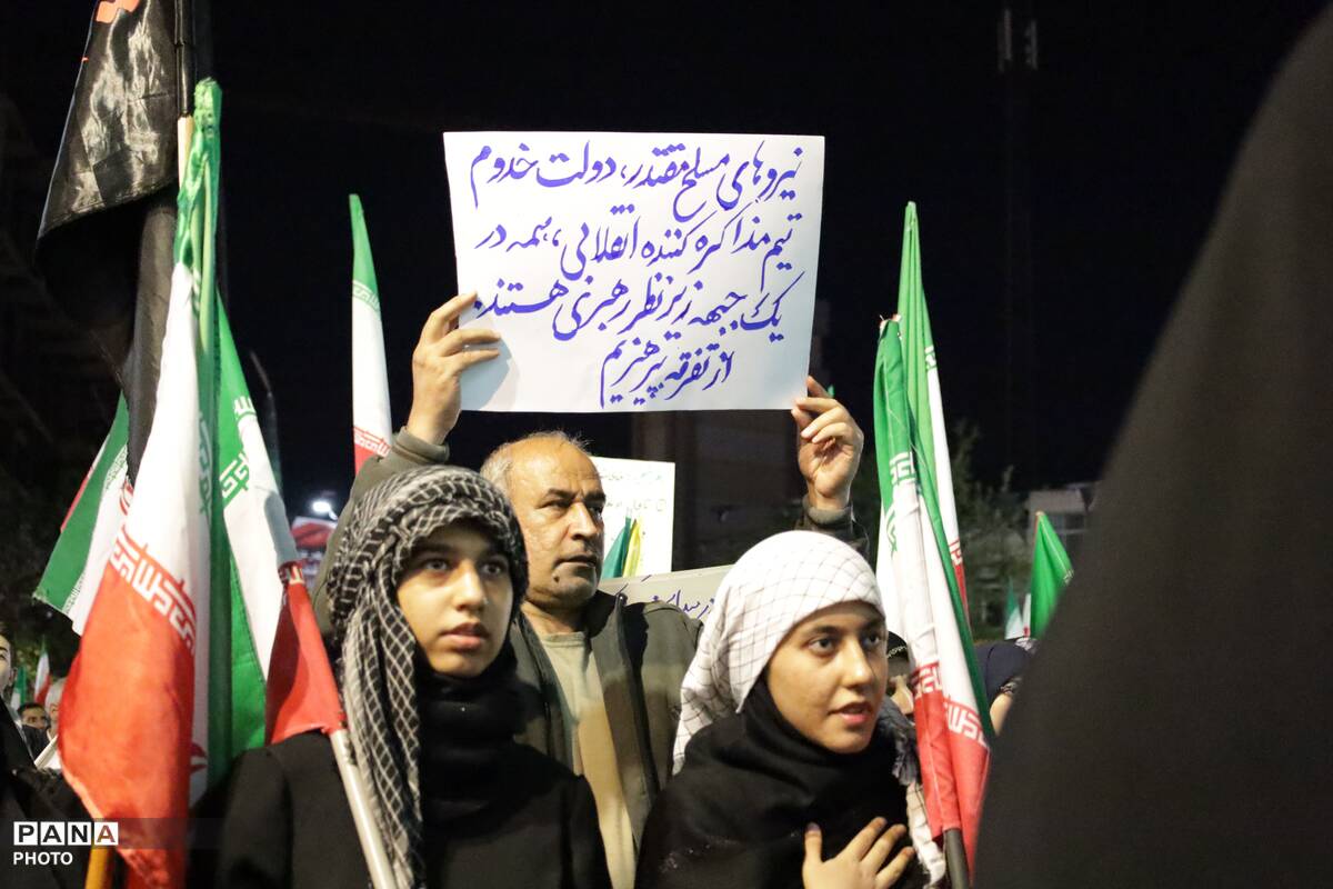 شب پنجاه و هشتم تجمعات مردم کرج در پی فرمان رهبر انقلاب 