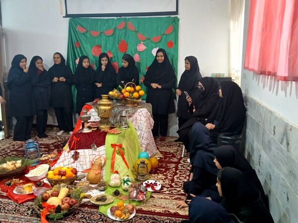 بزرگداشت شب یلدا  در آموزشگاه مرحوم صفری شهرستان خلیل آباد 