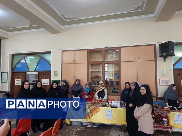 جشنواره غذا به‌مناسبت دهه فجر در دبیرستان معراج 