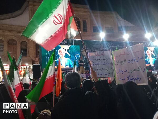 تجمع فرهنگیان و دانش‌آموزان همدان در میدان امام خمینی (ره) به مناسبت هفته معلم