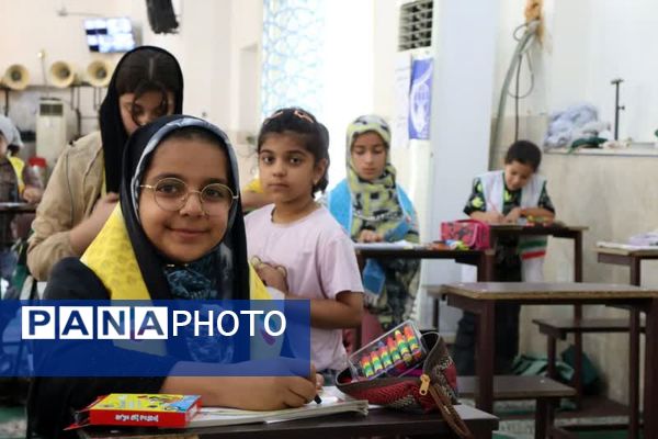 برپایی ایستگاه نقاشی به‌مناسبت روز دانش‌آموز در رامهرمز