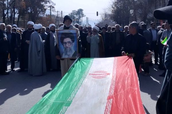 حضور با شکوه مردم زرقان در راهپیمایی 22 بهمن ماه