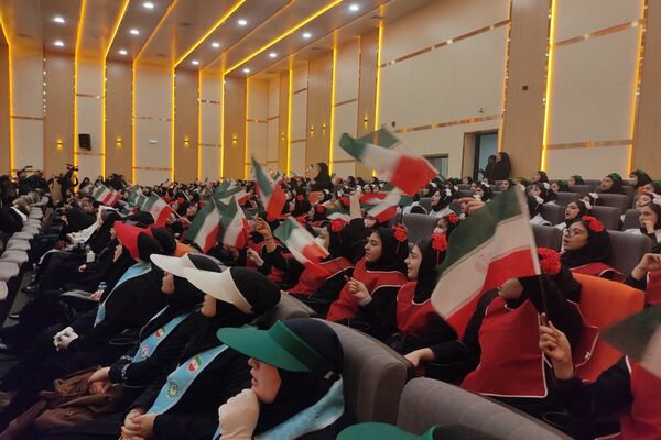 صدای زنگ انقلاب برای آغاز جشنی دوباره