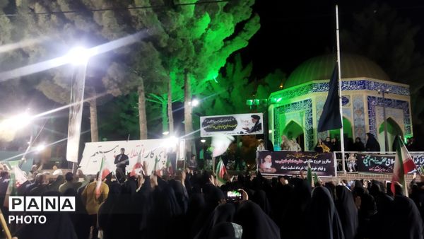  خروش غدیر و میثاق با یاد امام، جلوه ای از ولایت مداری دانش اموزان زاوه  