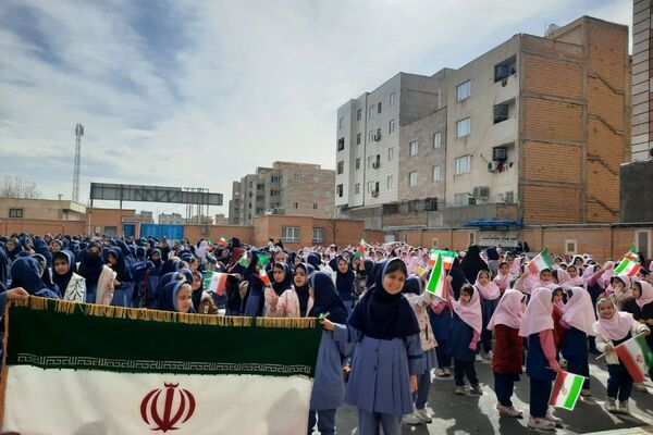 از کلاس درس تا شکوه انقلاب؛ شور دانش آموزی،  شور فجر
