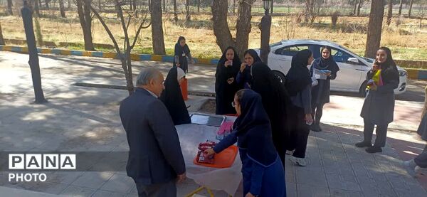 ایران فردا را دانش‌آموزان می‌سازند