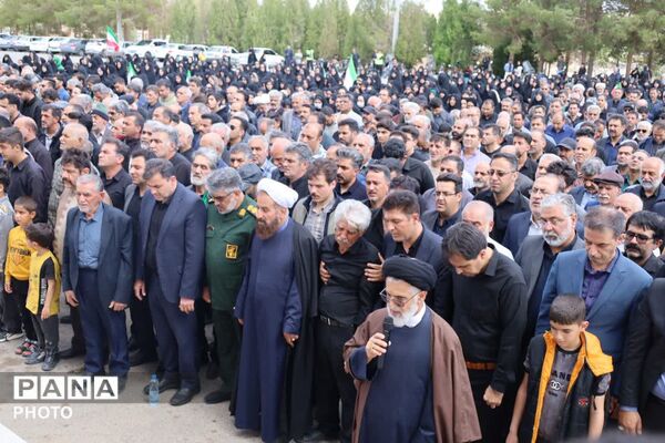 مراسم تشییع پیکر مطهر شهیده دانش آموز تیارا صادقی در یزد
