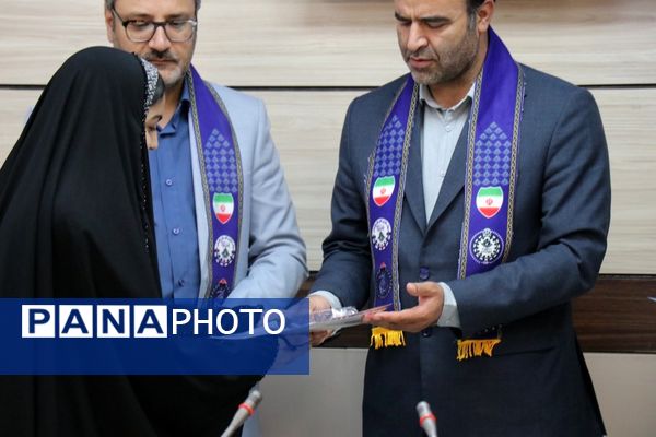 تجلیل از خبرنگاران برتر ناحیه دو مشهد با حضور مسئولان استانی