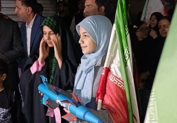 ما دانش‌آموزان کلاس درس شهادتیم