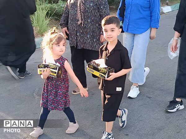 مشقِ عشق با پاهای کوچک روایت زائران خردسال کاشمر