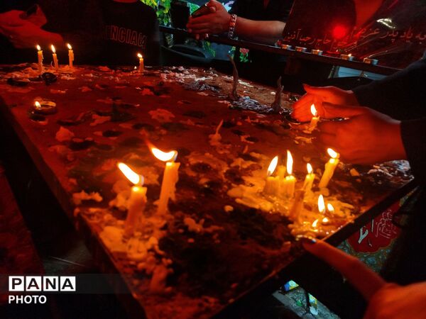 مراسم شام غریبان شهدای دشت کربلا در حسینیه امام خمینی (ره) 