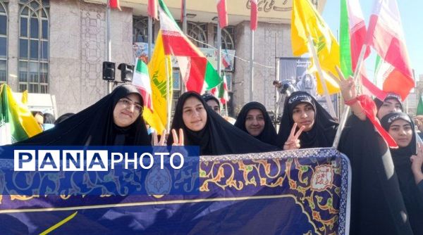 حضور پرشور آینده‌سازان ایران در راهپیمایی روز دانش‌آموز در همدان 