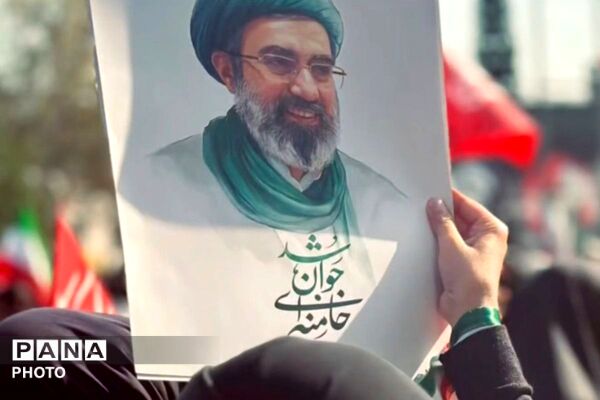 وداعی تاریخی در پایتخت ،پیکر رهبر انقلاب بر دوش ملت ایران
