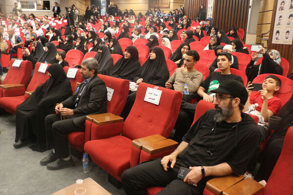 آیین رونمایی از کتاب مربیان شهید قم