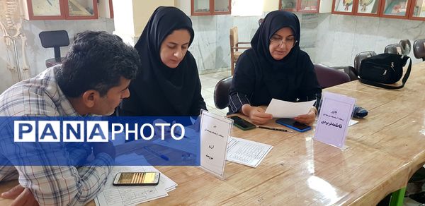 مسابقات آزمایشگاهی مدارس پارسیان