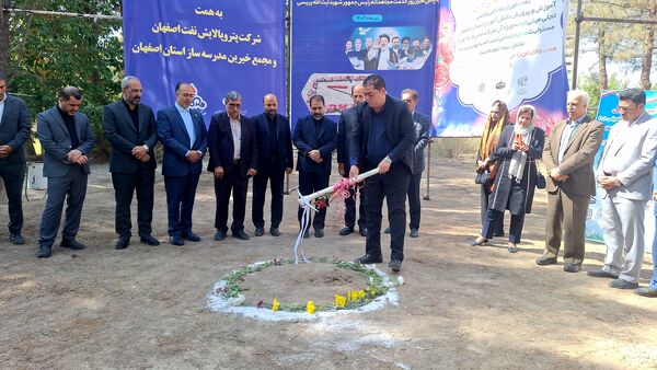  آیین کلنگ‌زنی همزمان ۱۰۰۰ کلاس درس خیرساز در سطح استان اصفهان 