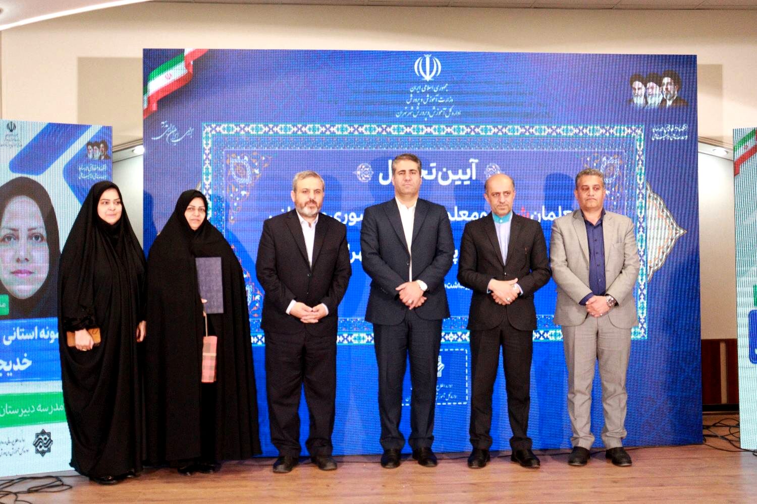 آیین تجلیل از معلمان نمونه کشورى، استانى و گرامیداشت شهداى معلم در تالار مهر فرهنگیان منطقه ۱۴