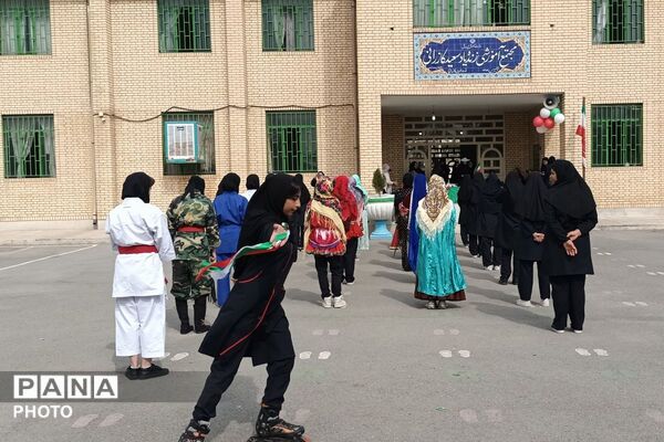  گرامیداشت هفته تربیت‌بدنی و افتتاحیه المپیاد ورزشی در مدرسه سعید کازرانی ملارد