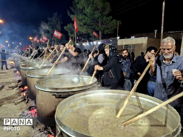 پخت ۴۰ دیگ قلور نذری در بیرجند