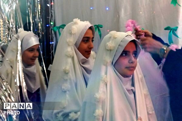 آغاز مسیر نور؛ قاب‌هایی از جشن تکلیف دختران شهرستان بن