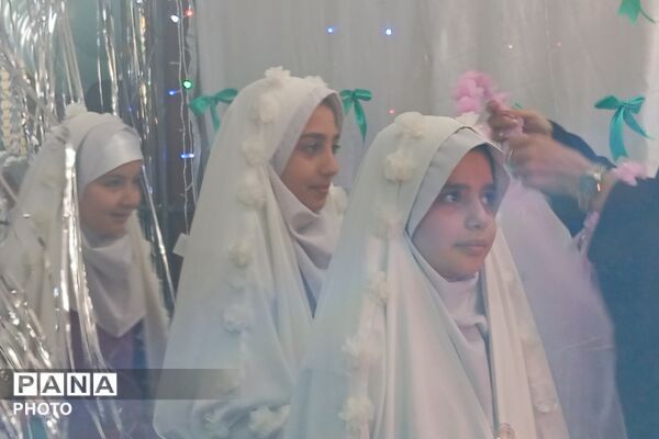 آغاز مسیر نور؛ قاب‌هایی از جشن تکلیف دختران شهرستان بن