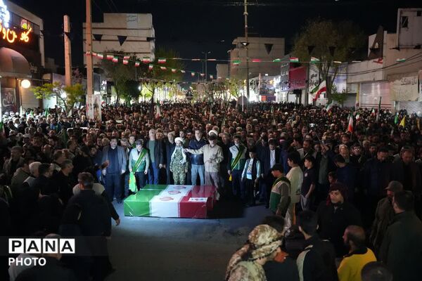 اجتماع باشکوهی فرهنگیان استان البرز در چهلم شهادت رهبر و دانش‌آموزان میناب