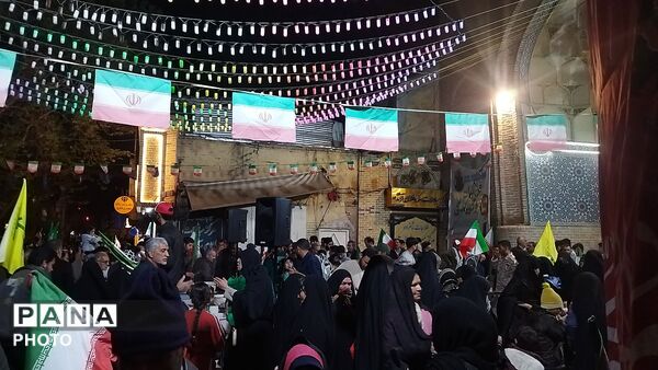 چایخانه فاطمه الزهرا ( س) هر شب در حال  خدمت رسانی به عاشقان وطن 
