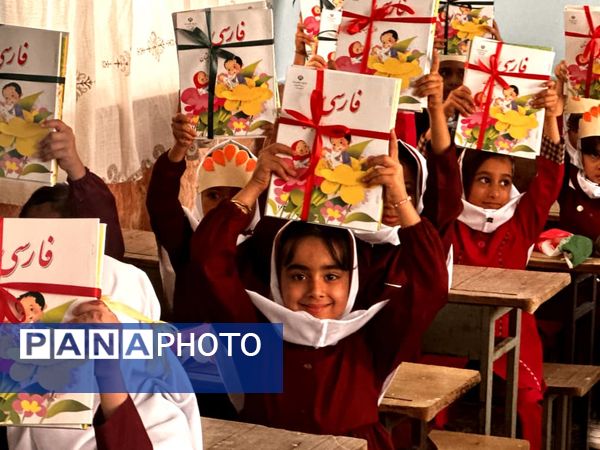 جشن شکوفه‌ها و طنین زنگ مهر در مدرسه فاطمه‌ الزهرا شهرستان جاسک