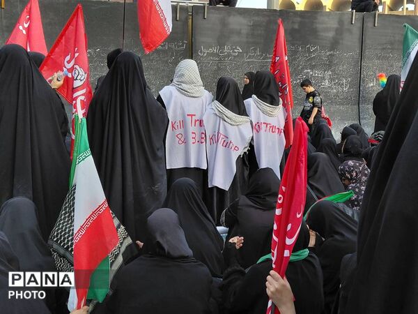 تهران در تب وداع با رهبر  مقتدر شهید