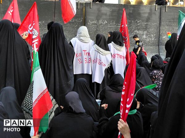 تهران در تب وداع با رهبر  مقتدر شهید