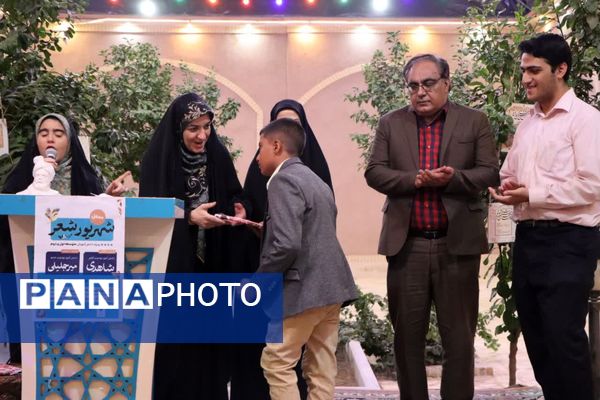 «محفل شهریور شعر» با حضور دانش‌آموزان یزدی